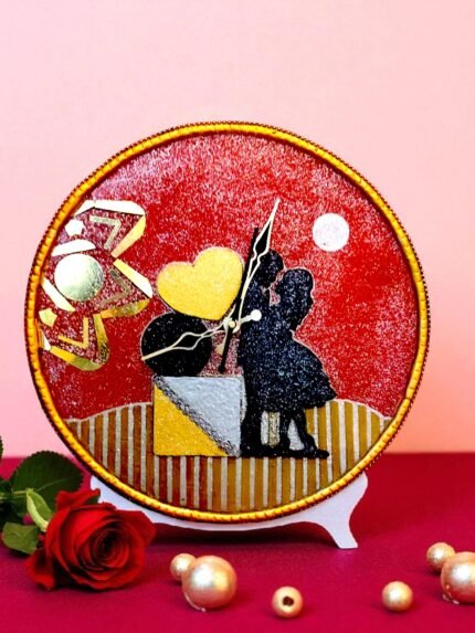 Couple Dancing Love Clock