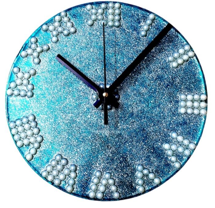 charming-clock.jpg Charming Beed Clock