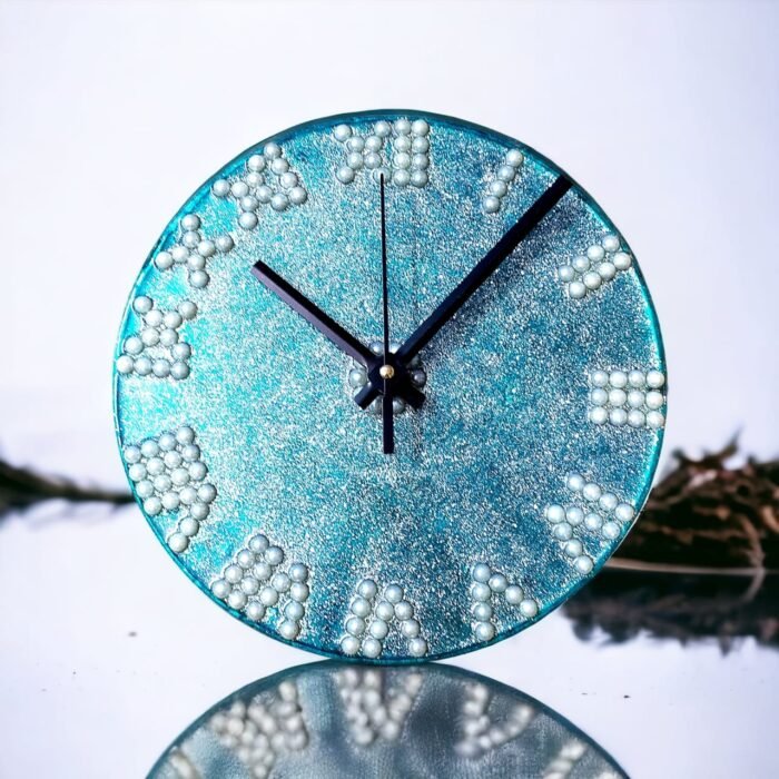 charming-clock1.jpg Charming Beed Clock