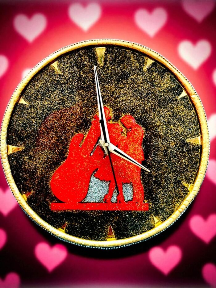 cozy hum tum clock1 Melody of Love Resin Clock